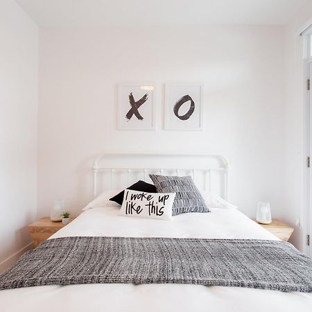 Hip, Stylish Apartment In Little Italy By Den Stays A Montreal Pokoj fotografie