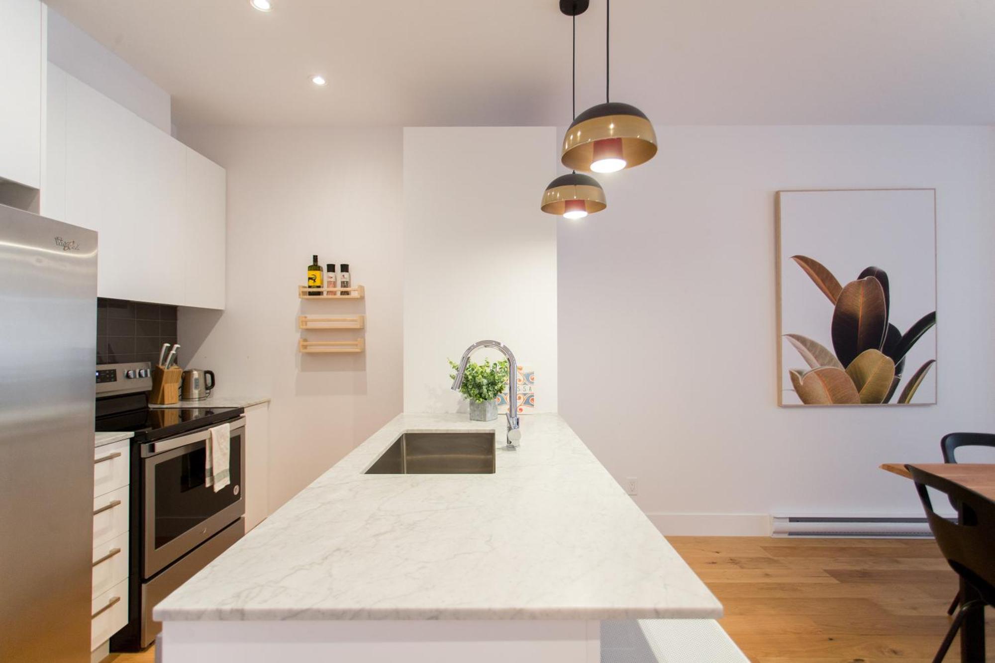Hip, Stylish Apartment In Little Italy By Den Stays A Montreal Pokoj fotografie