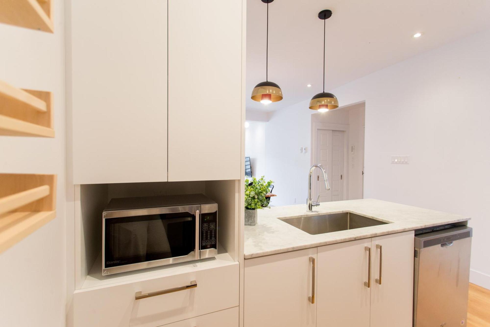Hip, Stylish Apartment In Little Italy By Den Stays A Montreal Pokoj fotografie