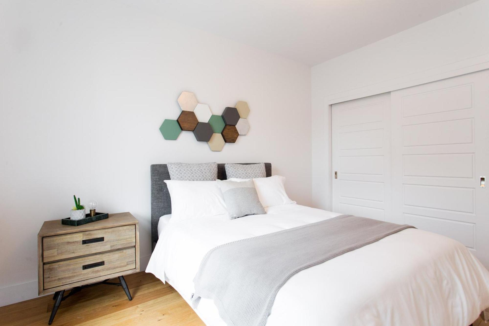 Hip, Stylish Apartment In Little Italy By Den Stays A Montreal Pokoj fotografie