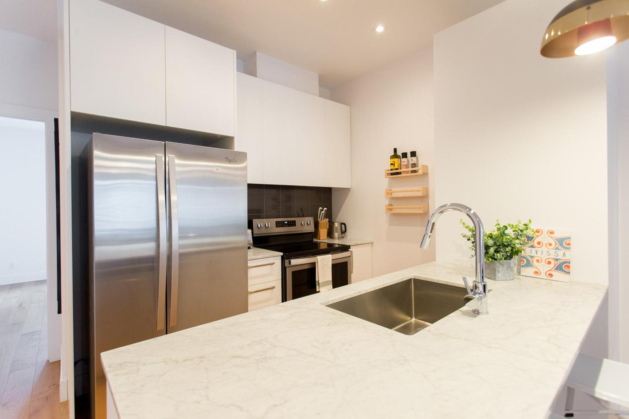 Hip, Stylish Apartment In Little Italy By Den Stays A Montreal Pokoj fotografie