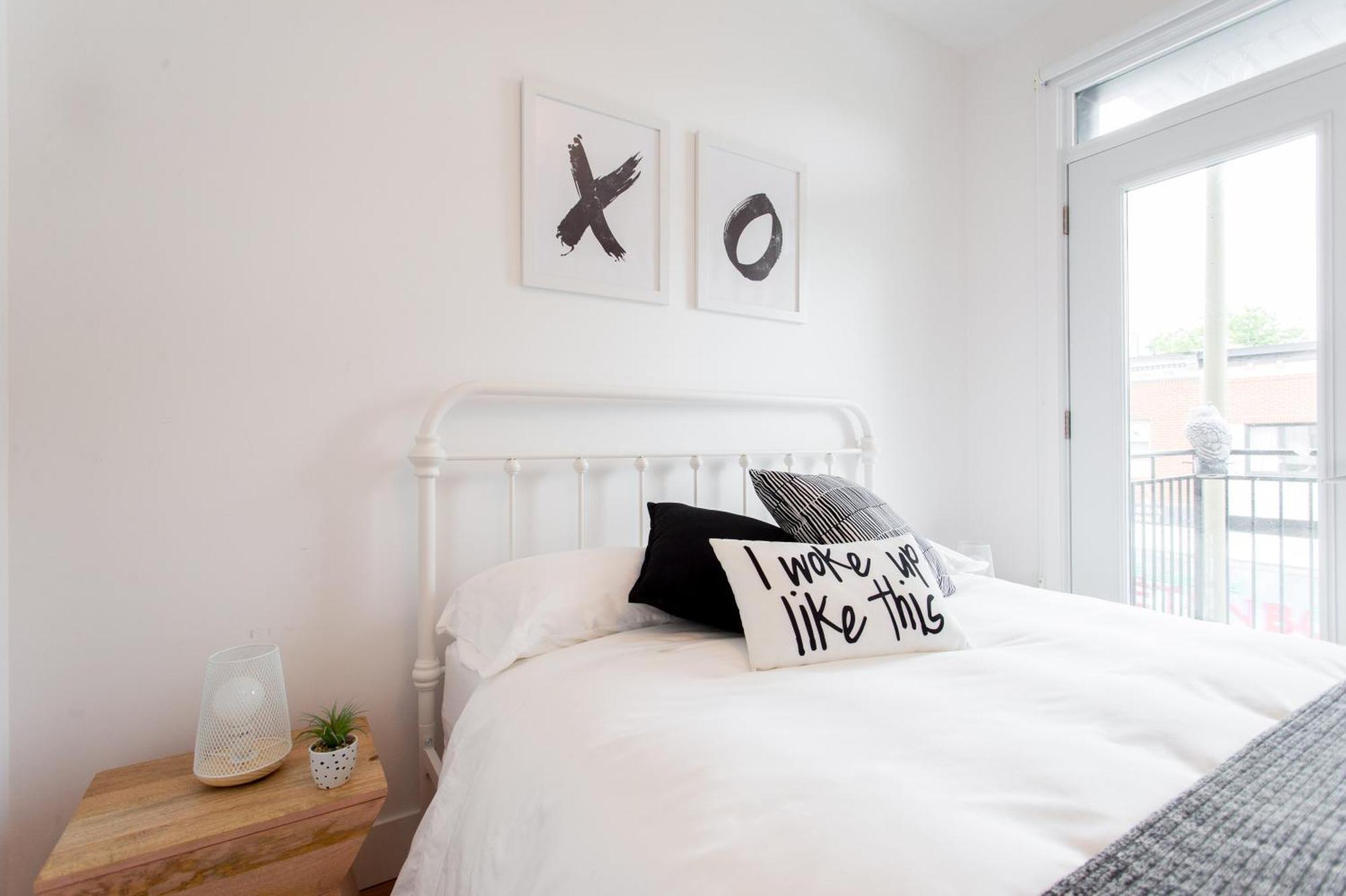 Hip, Stylish Apartment In Little Italy By Den Stays A Montreal Pokoj fotografie