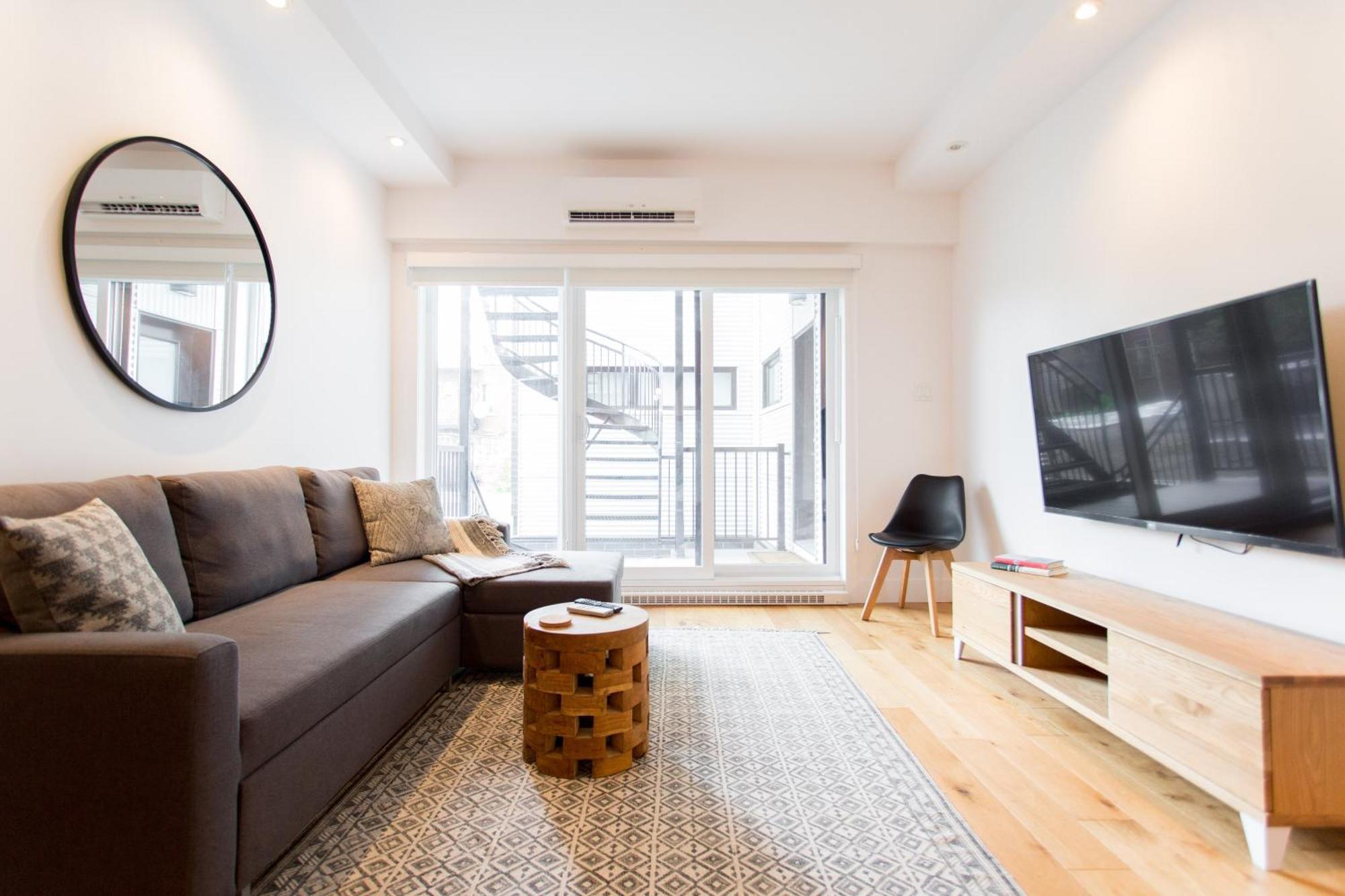 Hip, Stylish Apartment In Little Italy By Den Stays A Montreal Pokoj fotografie