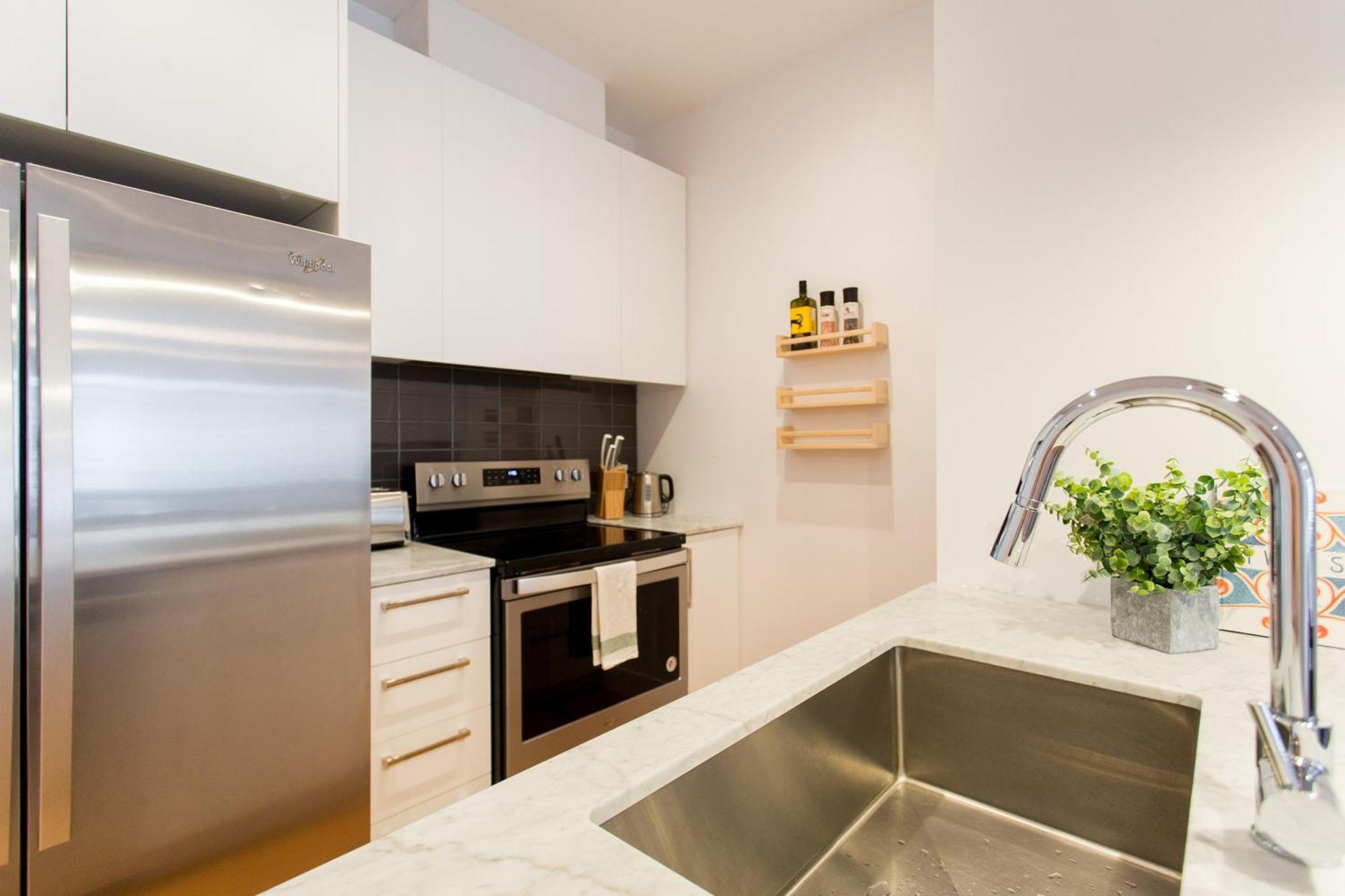 Hip, Stylish Apartment In Little Italy By Den Stays A Montreal Pokoj fotografie