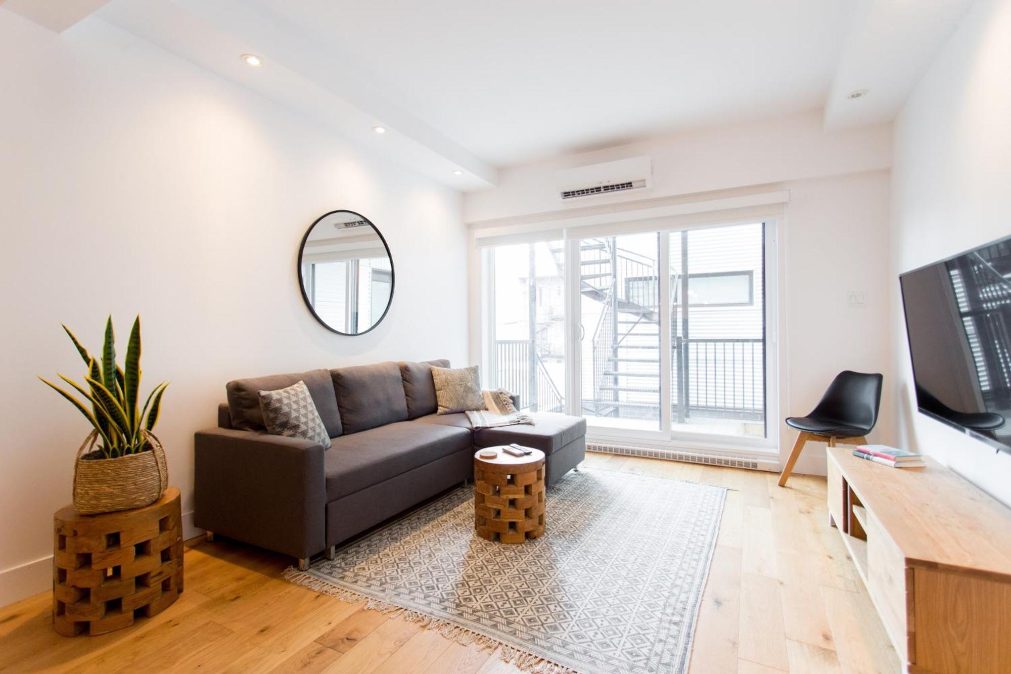 Hip, Stylish Apartment In Little Italy By Den Stays A Montreal Pokoj fotografie